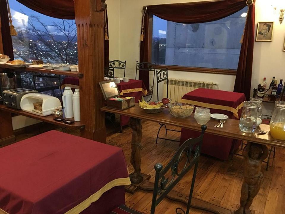 Hosteria Residencia Linares Ushuaia Esterno foto