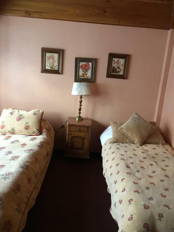 Hosteria Residencia Linares Ushuaia Esterno foto