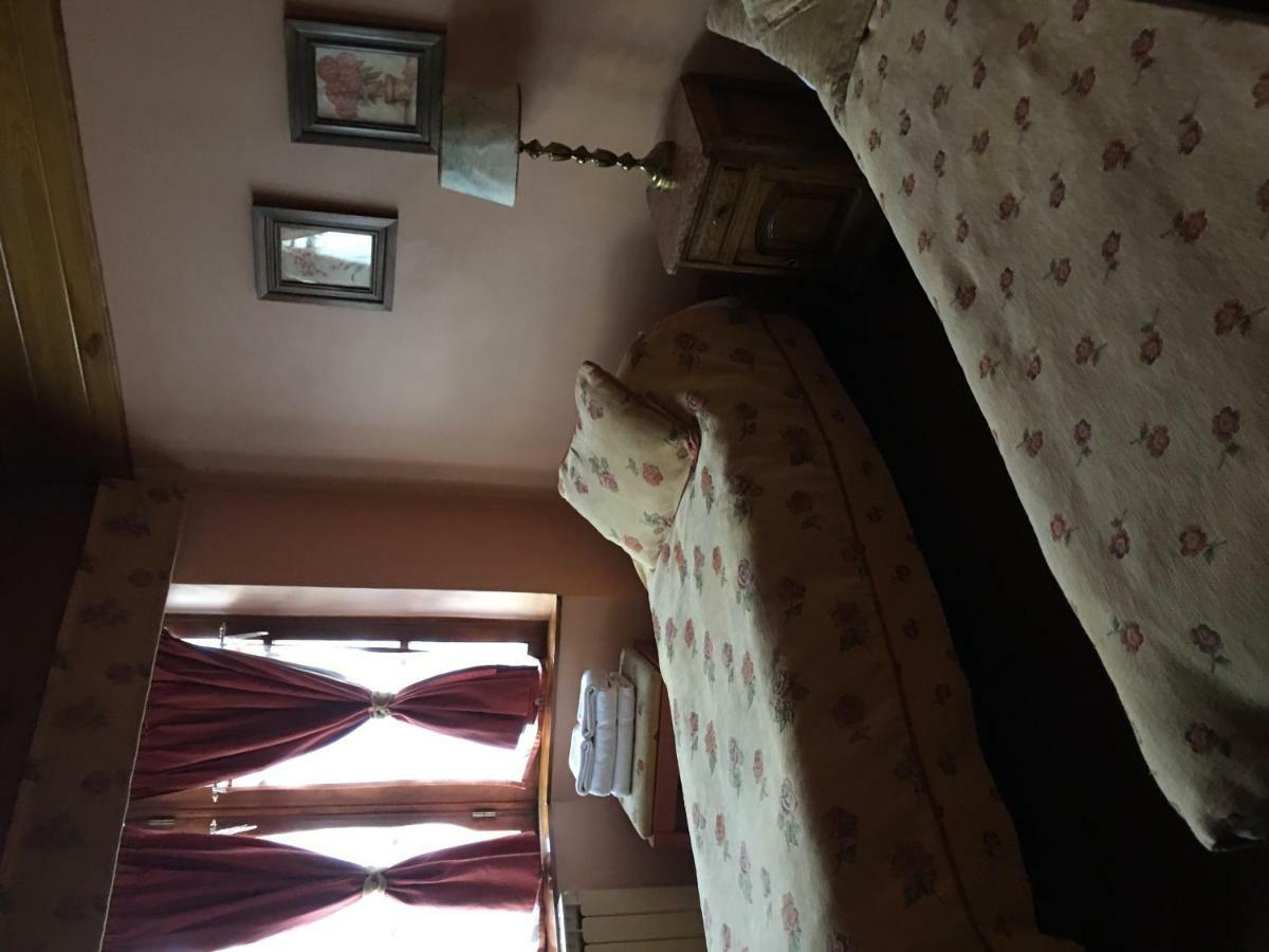 Hosteria Residencia Linares Ushuaia Esterno foto